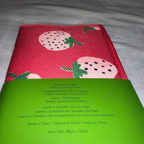 Kate Spade Strawberry Pattern Dish Drying Mats Red Pink Set of 2 NWT - Picture 4 of 4